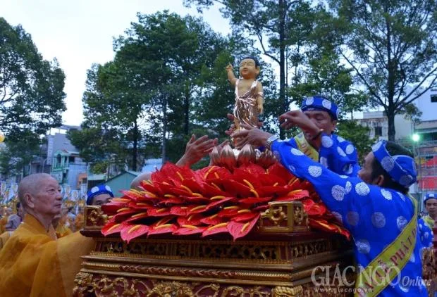 Cung thỉnh Đức Phật sơ sinh...