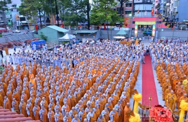 Đông đảo Tăng Ni, Phật tử tham dự