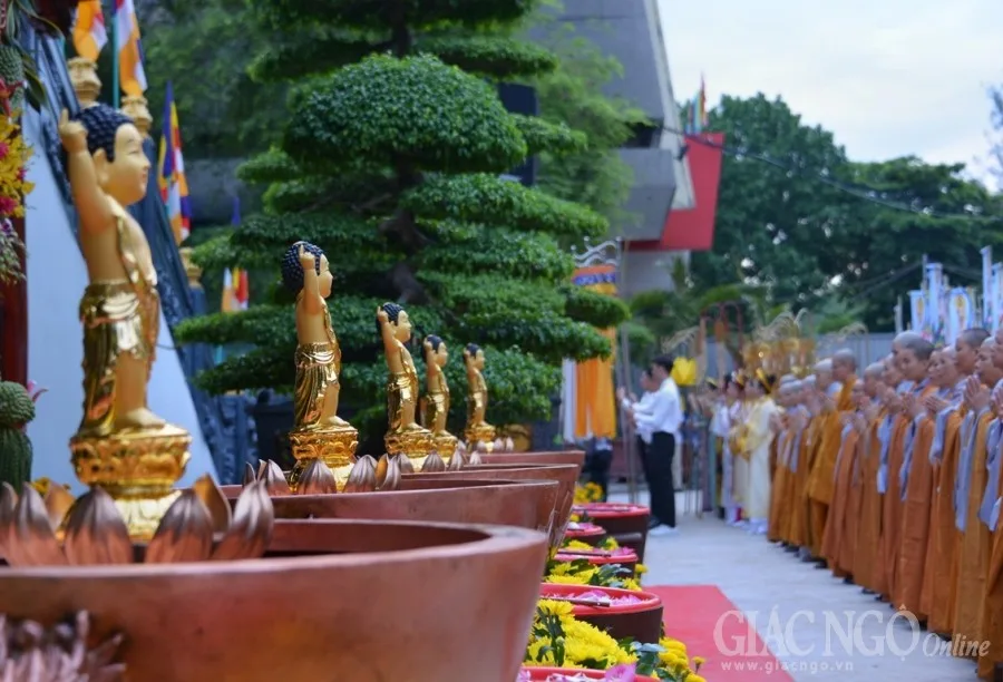 Đại lễ Phật đản PL.2561 TP.HCM: Thiêng liêng lễ rước Phật đản sinh từ Ấn Quang đến Việt Nam Quốc Tự