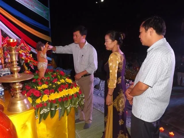 Chùa Đông Yên trao nhiều phần quà dịp lễ Phật đản