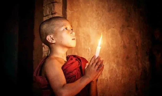 Đệ tử hỏi đức Phật: “Tại sao làm việc ác lại không bị ác báo?” Phật không trả lời mà chỉ kể một câu chuyện