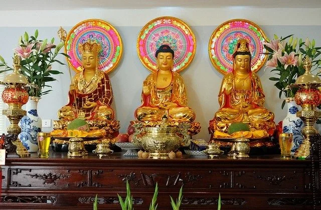 Bàn Thờ Cúng Phật tại sao không thể thiếu ly nước