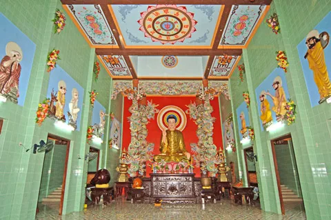 Cần làm gì khi đến chùa?