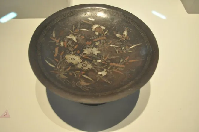 Mâm bồng trang trí khóm sen