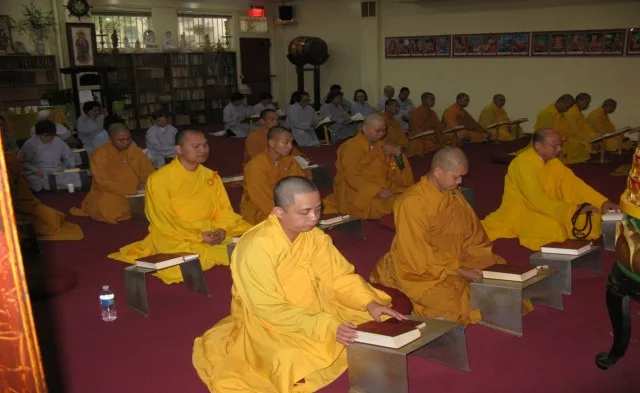 Tại sao chúng ta phải tụng kinh
