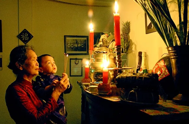 Phong tục thờ cúng tổ tiên và tuệ giác của đạo Bụt