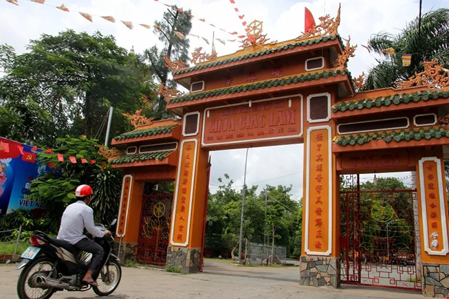 Ngôi chùa gần 300 năm tuổi giữa lòng thành phố