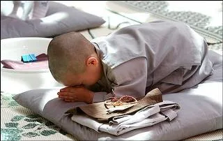 Có nên cho trẻ nhỏ quy y?