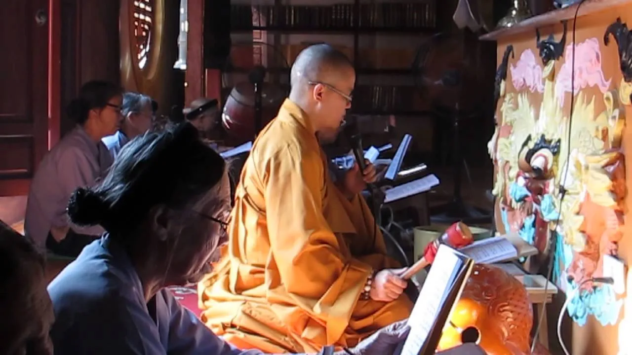 Phật tử tại gia nên trì tụng Kinh gì?