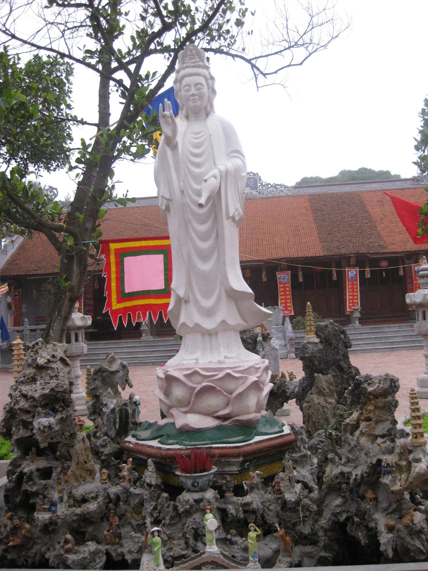 Đức Quán Âm Bồ-Tát