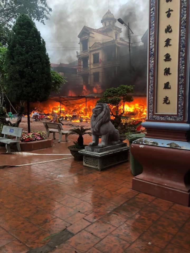 Cháy lớn tại đền Mẫu Thượng - Đồng Đăng Lạng Sơn