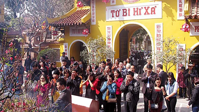 Nhân mùa lễ hội - Nghĩ về triết lý “Thứ nhất là tu tại gia”
