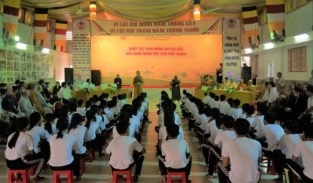 Thăm một cơ sở từ thiện của Phật giáo Kiên Giang