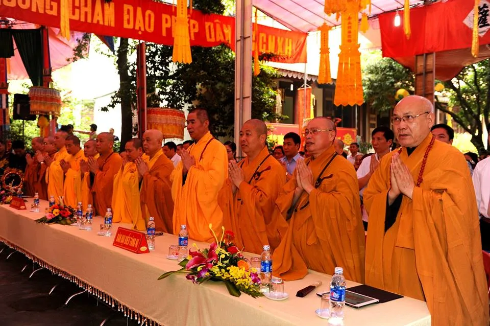 Hòa thượng Thích Quảng Tùng – phó chủ tịch Hội đồng trị sự, trưởng ban từ thiện xã hội Trung ương – GHPG Việt Nam, trưởng ban trị sự phật giáo tỉnh Hải Dương cùng chư tôn đức tăng ni về tham dự Đại lễ.