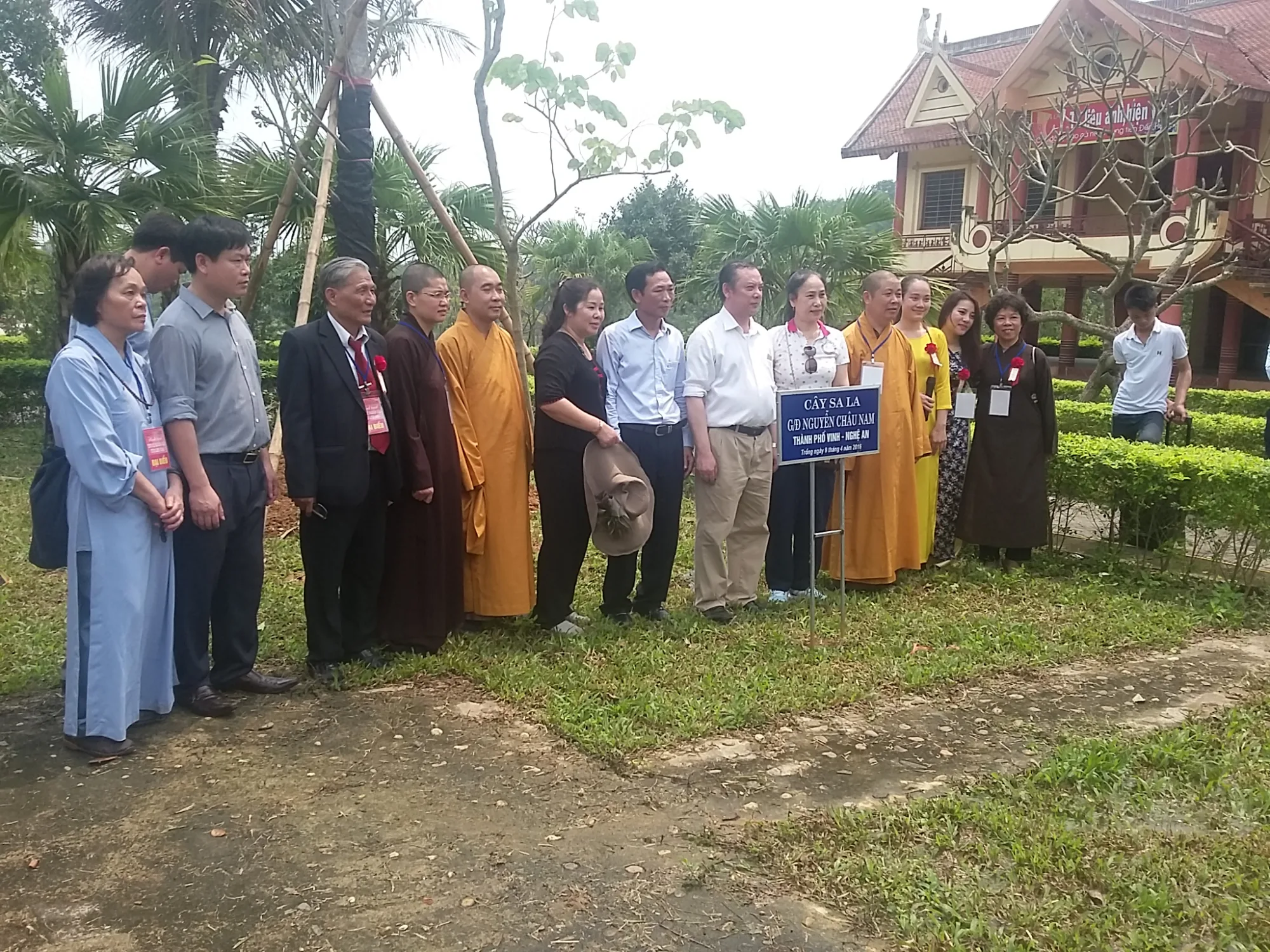 Trồng Cây Sa La Tại Đền Hùng