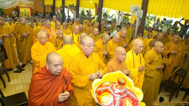 Tp.HCM: Phụng tống kim quan cố HT.Thích Trung Hậu nhập bảo tháp