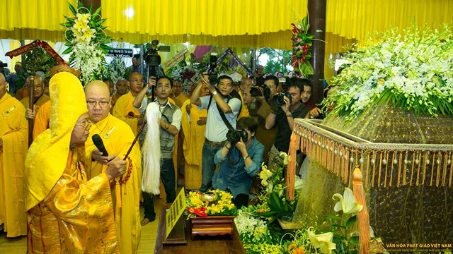 Tp.HCM: Phụng tống kim quan cố HT.Thích Trung Hậu nhập bảo tháp