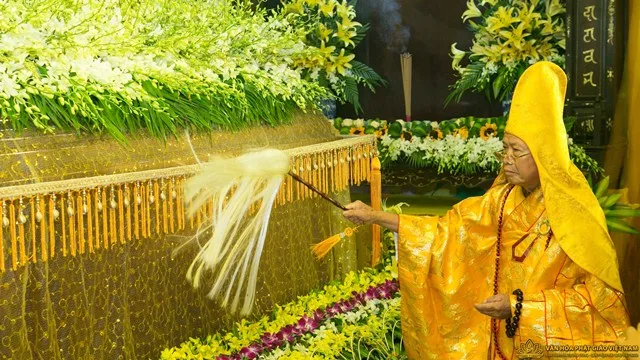 Tp.HCM: Phụng tống kim quan cố HT.Thích Trung Hậu nhập bảo tháp