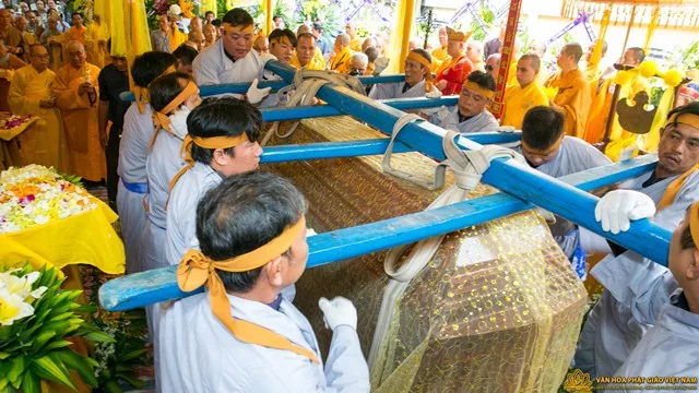 Tp.HCM: Phụng tống kim quan cố HT.Thích Trung Hậu nhập bảo tháp