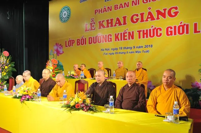 Lễ khai giảng lớp bồi dưỡng kiến thức Luật học cho Ni giới Hà Nội