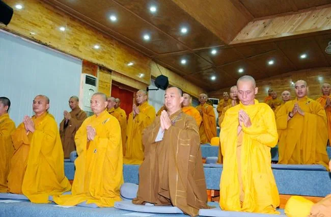 Kiên Giang: Hòa thượng Chủ tịch HĐTS giáo giới tại khóa kiết đông