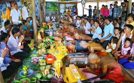 Tập tục tu báo hiếu học làm người vùng Bảy Núi