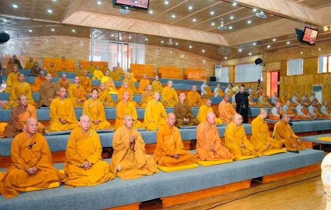 Chư hành giả đón nhận nguồn năng lượng quý báu từ những lời Giáo giới