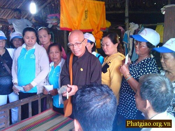 Sóc Trăng: Trợ giúp 40 triệu đồng cho 2 bệnh nhân