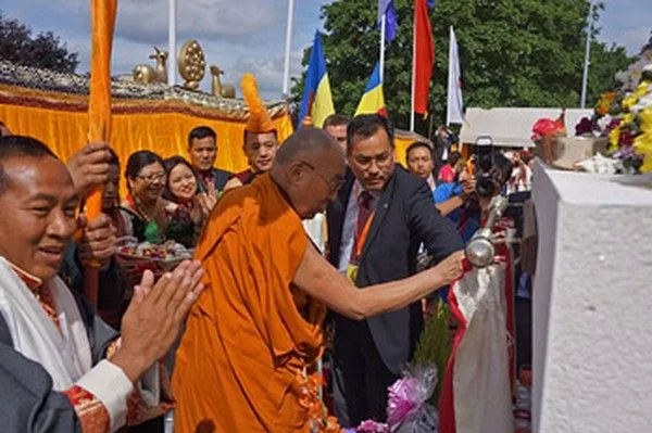 Phóng viên BBC, Emily Maitlis phỏng vấn đức Đạt Lai Lạt Ma