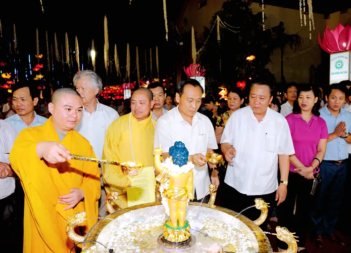 Lễ tắm Phật