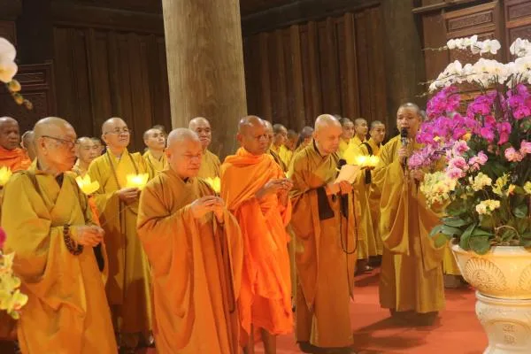 Hòa thượng Chủ tịch chủ trì buổi lễ