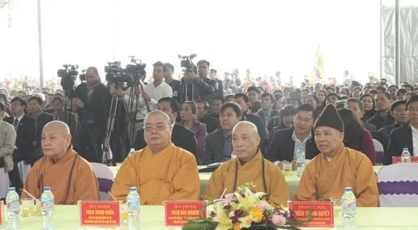 Quảng Ninh: Hoà thượng Chủ tịch tham dự lễ khai hội Xuân Ngoạ Vân