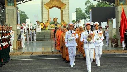 Lễ rước chân linh anh hùng liệt sĩ từ 6 nghĩa trang về bát hương liệt sĩ toàn quốc