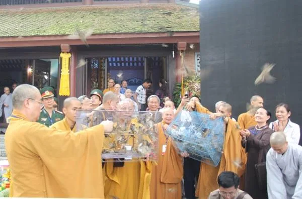 Hòa thượng Thích Thiện Nhơn, Chủ tịch HĐTS cùng chư tôn đức phóng sinh