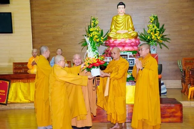 Kiên Giang: Hòa thượng Chủ tịch HĐTS giáo giới tại khóa kiết đông