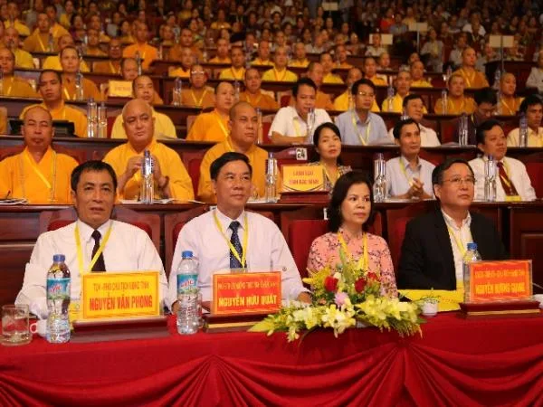 Chính quyền tham dự