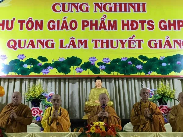 Bình Dương: Buổi pháp thoại của Hoà thượng Chủ tịch tại khoá ACKH PL.2561