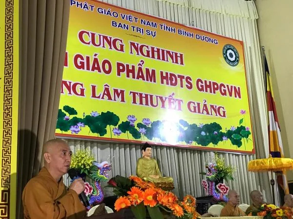 Bình Dương: Buổi pháp thoại của Hoà thượng Chủ tịch tại khoá ACKH PL.2561