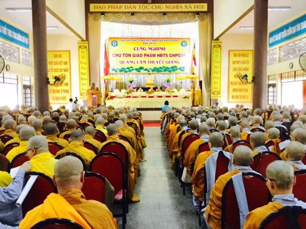 Bình Dương: Buổi pháp thoại của Hoà thượng Chủ tịch tại khoá ACKH PL.2561