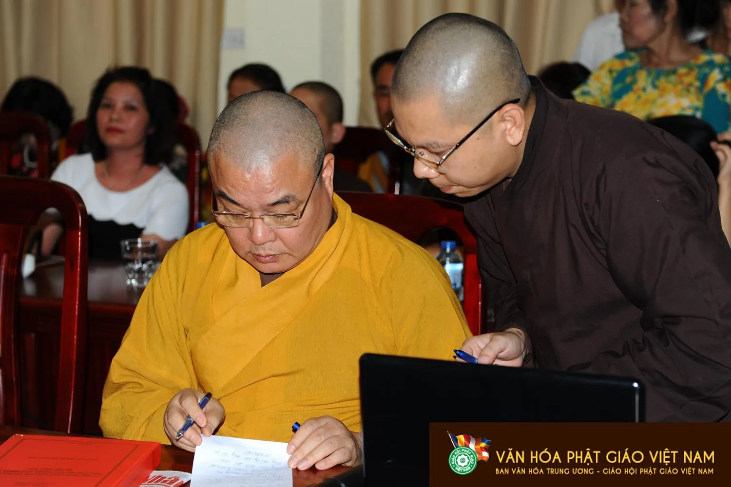 Hòa Thượng Thích Thanh Nhiễu bảo vệ thành công Luận án Tiến sĩ Tôn Giáo học