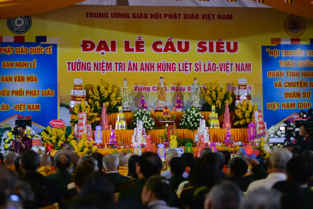 Lào: Tưởng niệm tri ân anh hùng liệt sĩ quân tình nguyện Việt Nam