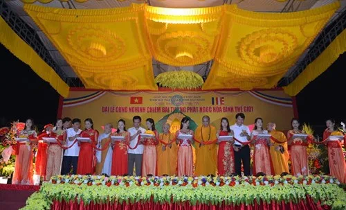 Tượng Phật ngọc hòa bình thế giới ở Bắc Ninh đến ngày 6-9
