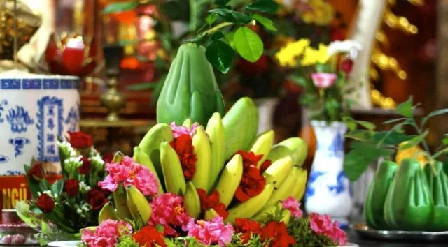 Chăm Chút Bàn Thờ Tổ Tiên Ngày Tết