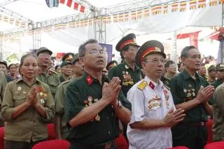 Cầu siêu tại nghĩa trang liệt sĩ Vị Xuyên