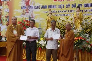 Cầu siêu tại nghĩa trang liệt sĩ Vị Xuyên