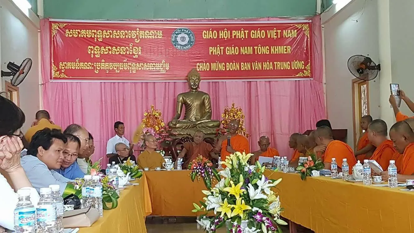 Một số hình ảnh về buổi tọa đàm giữa đoàn công tác Ban VHTƯ GHPG Việt Nam với Giáo phẩm Hệ phái Nam tông Khmer tại chùa Ratanaransi., Kiên Giang