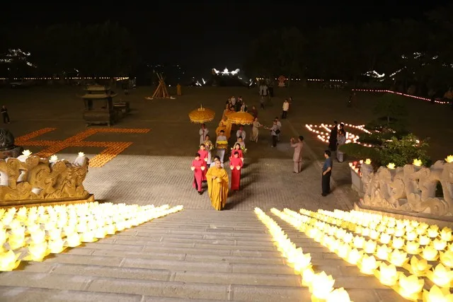 Ninh Bình: Đêm hội hoa đăng cầu Quốc thái Dân an tại chùa Bái Đính