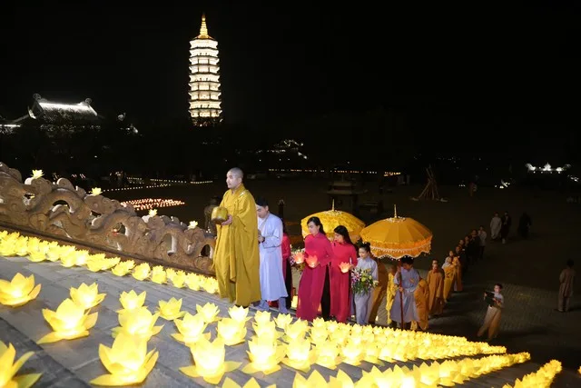 Ninh Bình: Đêm hội hoa đăng cầu Quốc thái Dân an tại chùa Bái Đính