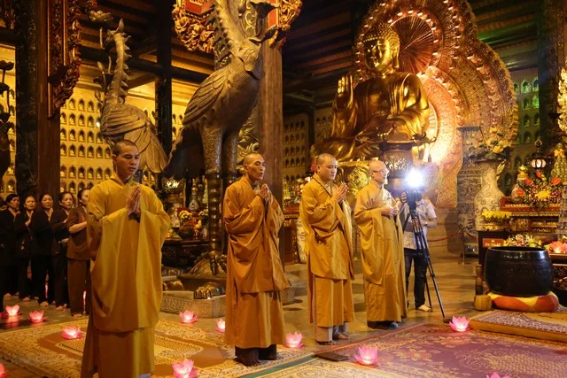 Ninh Bình: Đêm hội hoa đăng cầu Quốc thái Dân an tại chùa Bái Đính