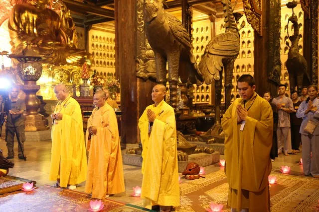 Ninh Bình: Đêm hội hoa đăng cầu Quốc thái Dân an tại chùa Bái Đính